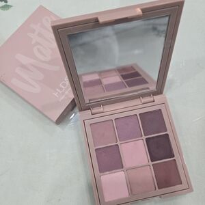 HUDA BEAUTY Cool Matte Obsessions Palette